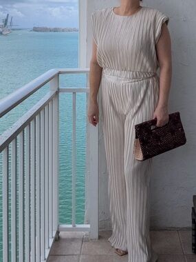 Pleated 2 Piece Set Wide Leg Pants Beige Resort Vacation Outfit M